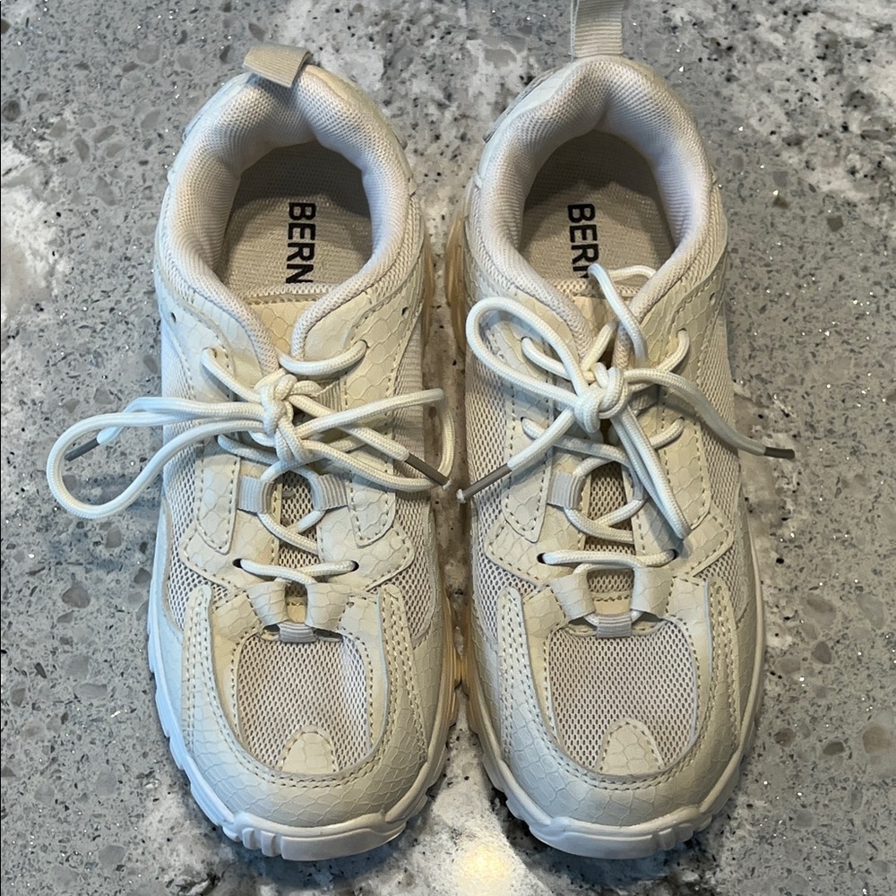 NEW BERNESS Women's Cream Crocodile Cream Athletic Shoes Size 6 - Picture 9 of 12